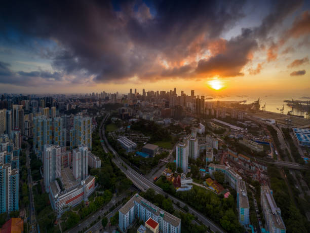 панорама вид с воздуха на сингапур утром во время восхода солнца - city of sunrise sunrise time travel locations стоковые фото и изображения
