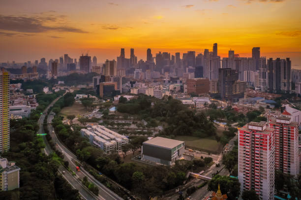 panorama vista aérea de la ciudad de singapur en la hora del amanecer de la mañana - city of sunrise sunrise time travel locations fotografías e imágenes de stock