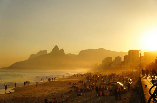 istock Sunset at Ipanema Beach, Rio de Janeiro 1483738952