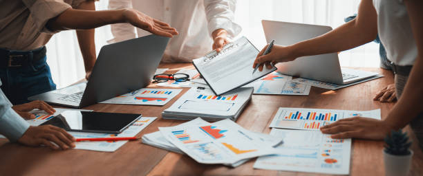 istock Analyst team utilizing BI Fintech to analyze financial dashboard. Scrutinize 1483743904