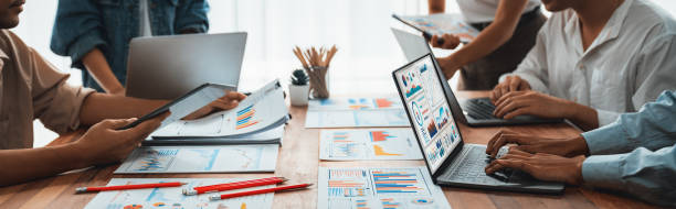 istock Analyst team utilizing BI Fintech to analyze financial report. Scrutinize 1483744984