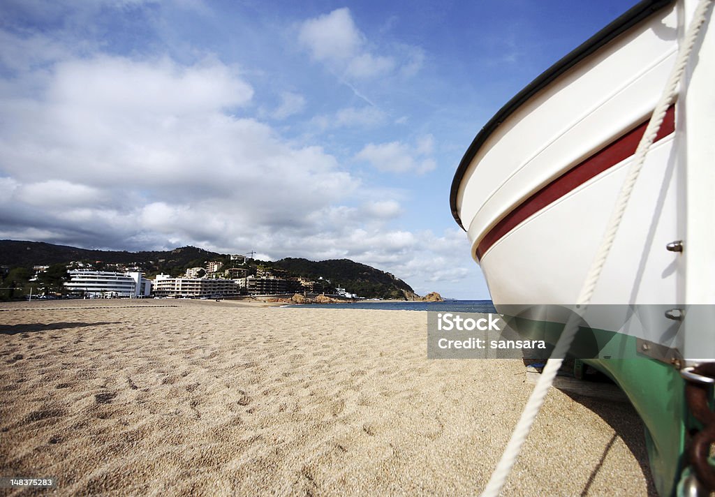 Bateau sur la plage - Photo de Bateau de voyageurs libre de droits