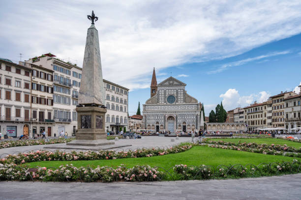 サンタ・マリア・ノヴェッラ広場教会 - architecture blue building exterior cathedral ストックフォトと画像