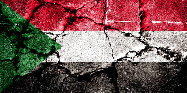 Double exposure of Sudan flag. Symbols depicting the Civil War. The civil war between Sudanese government forces and the paramilitary doble exposición de la bandera de sudán. símbolos que representan la guerra civil. la guerra civil entre las fuerzas gubernamentales sudanesas y las