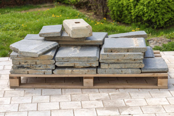 istock Reclaimed Granite Tiles Pallet 1483801564