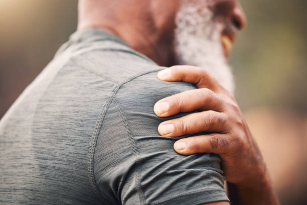 shoulder pain, injury and hand of senior black man after fitness accident outdoors. sports, training and elderly male with fibromyalgia, inflammation or arthritis, broken bones or painful muscles. - male african descent africa ethnic imagens e fotografias de stock