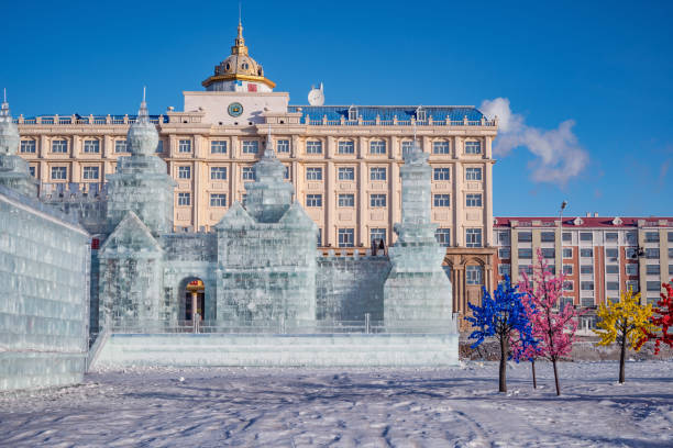 ледяные скульптуры на городской площади. - 7946 стоковые фото и изображения