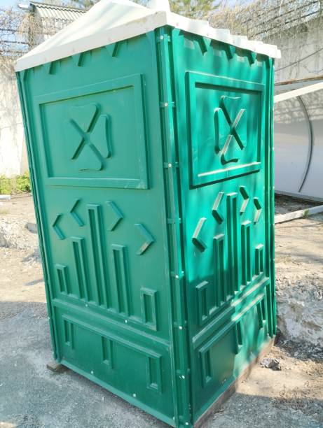 istock mobile city toilet 1483877014
