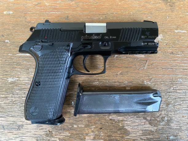 istock Pindad MAG 4 Cal. 9 mm 1483886525