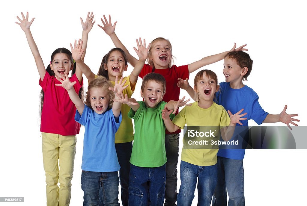 Группа детей с руки вверх знак - Стоковые фото Детство роялти-фри