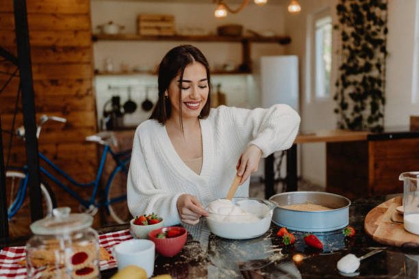 치즈케잌 - baking cake making women 뉴스 사진 이미지