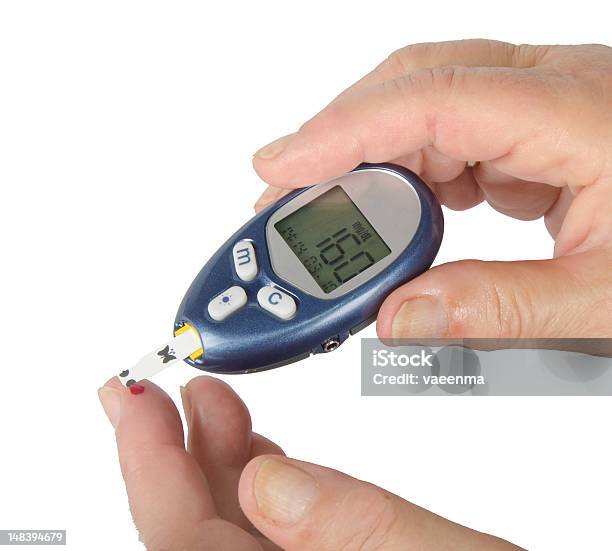 Medidor De Glicose Em Casa - Fotografias de stock e mais imagens de Diabetes - Diabetes, Adulto, Analisar