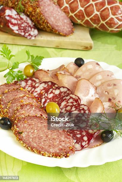 Teller Mit Verschiedenen Würstchen Stockfoto und mehr Bilder von Blatt - Pflanzenbestandteile - Blatt - Pflanzenbestandteile, Chorizo, Dill