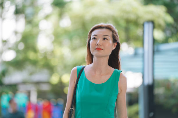 istock Asian Chinese businesewoman on the move 1483993586