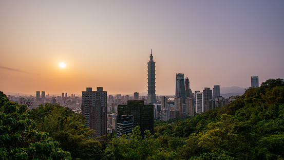 Every dusk, Xiangshan in Taipei offers a beautiful view of the modern and bustling cityscape of Taipei city as a whole with a stunning sunset.