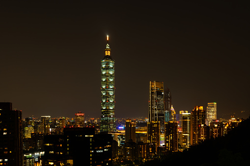 Every evening, Xiangshan in Taipei offers a beautiful view of the modern and bustling cityscape of Taipei city as a whole.
