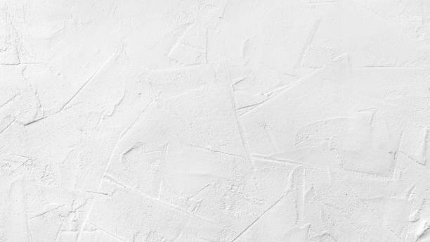 textura de yeso blanco sobre una pared de hormigón hecha a mano. construcción, interiorismo. - yeso cocido fotografías e imágenes de stock