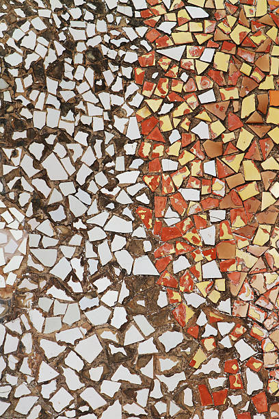 gaudí mosaico design - trencadis foto e immagini stock