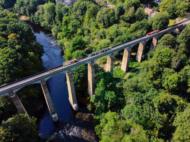 pontcysyllte aqueduct - wales - dee river river denbighshire wales imagens e fotografias de stock