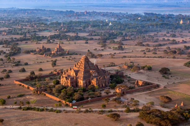 archaeological zone - bagan - myanmar - myanmar bagan temple ayeyarwady river imagens e fotografias de stock