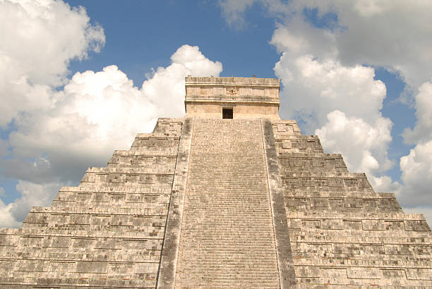 istock Mayan Temple of Kukulcan 148412371