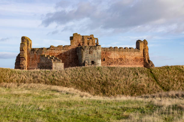 Tantallon Castle - East Lothian - Scotland Tantallon Castle near North Berwick, in East Lothian, Scotland. This ruined mid-14th-century fortresss. It sits on a promontory opposite Bass Rock, looking out onto the Firth of Forth. Built circa .1350 north berwick scotland east lothian castle scotland stock pictures, royalty-free photos & images