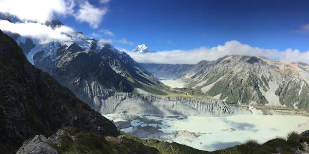 istock Serenity in Alpine Bliss: Tranquil Mueller Hut, Mt. Cook 1484137060