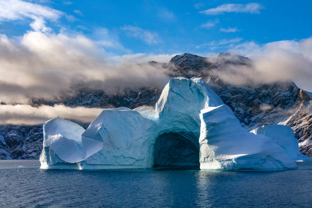 istock Iceberg - Scoresbysund - Greenland 1484148776