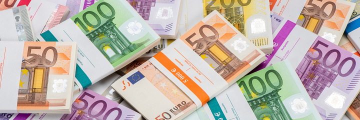 many cash banknotes of Euro currency