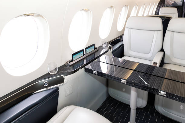 nowoczesne samoloty odrzutowe dla firm - vehicle interior corporate jet jet private airplane zdjęcia i obrazy z banku zdjęć