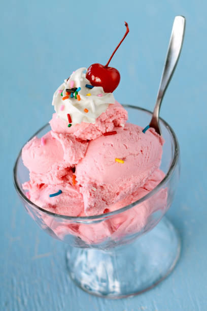 istock Strawberry Ice Cream Sundae 148423266