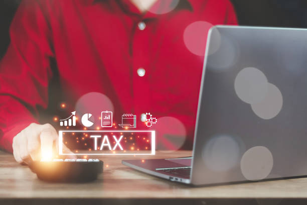 istock e-tax Invoice conceptman's hand is building a including debit note, credit note and receipt to be in electronic form with digital signature or time stamp 1484261322