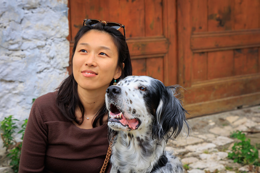 English setter dog and owner in Berat
