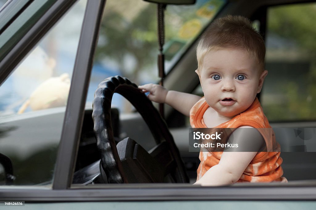 Bebé en el coche - Foto de stock de Bebé libre de derechos