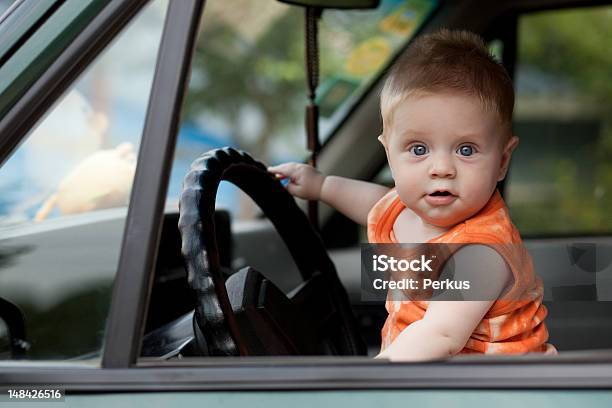 Ребенок В Автомобиле — стоковые фотографии и другие картинки Автомобиль - Автомобиль, Водить, Младенец