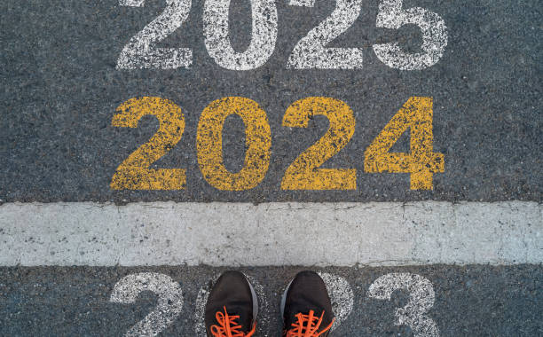 runner standing on 2023 start point and next point is 2024 for preparation new year change and start new business target strategy concept. - aspirations what vacations sport imagens e fotografias de stock