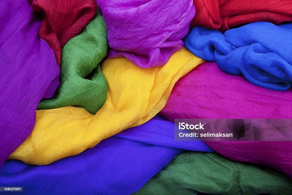 Encuadre completo foto de Multicolored telas de seda - Foto de stock de A la moda libre de derechos