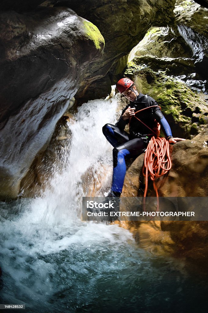 Ao final de uma cachoeira - Foto de stock de Abseiling royalty-free