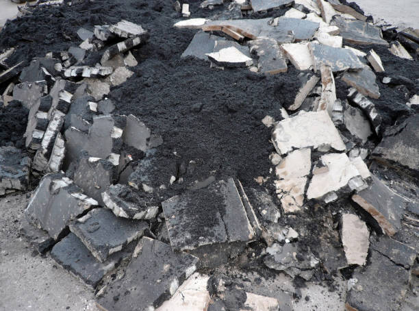 istock heap of asphalt 1484337626