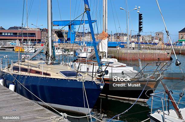 Żaglowce Port Dieppe We Francji - zdjęcia stockowe i więcej obrazów Architektura - Architektura, Bez ludzi, Brązowy