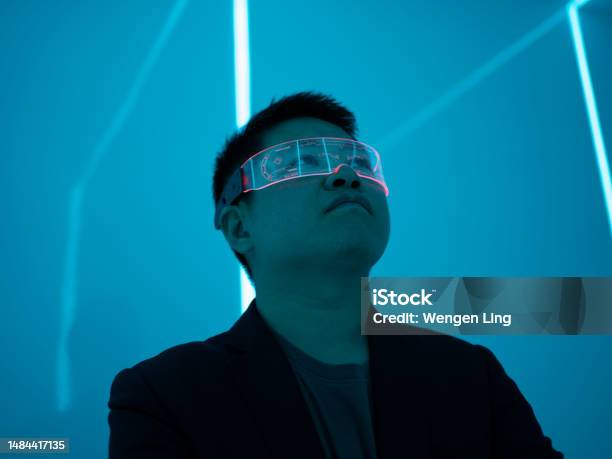 Virtual Reality Vr Glasses Stock Photo - Download Image Now - Epcot, 30-34 Years, 5G
