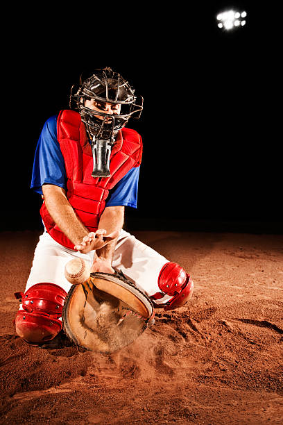 jogador de beisebol (catcher) em casa da placa - profile photo flash imagens e fotografias de stock