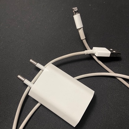Cable de conexión USB de Apple para iPhone e iMac. photo