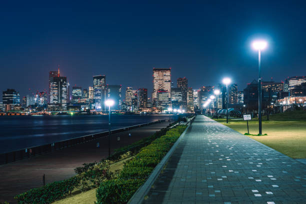 toyosu wharf gururi park tokyo japon - japanese culture landscape landscaped ornamental garden photos et images de collection