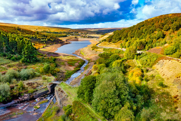 embalse de butterley cerca de marsden, west yorkshire - yorkshire fotografías e imágenes de stock