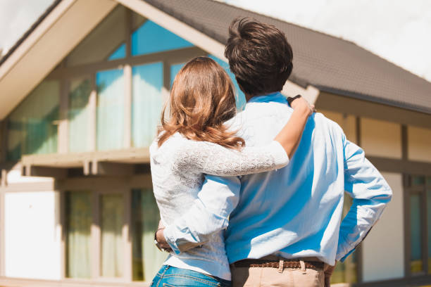 istock couple looking at house 1484545057