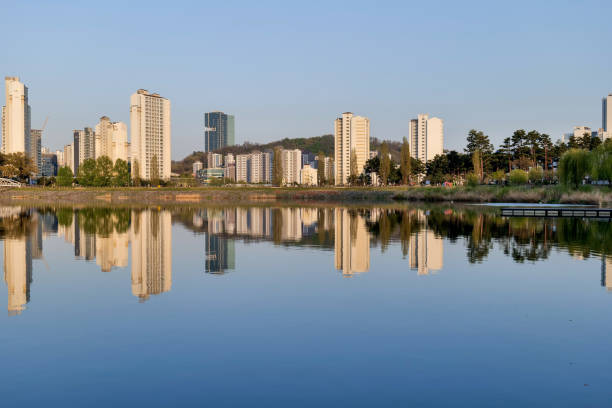 istock view of downtown city skyline with lake 1484546483