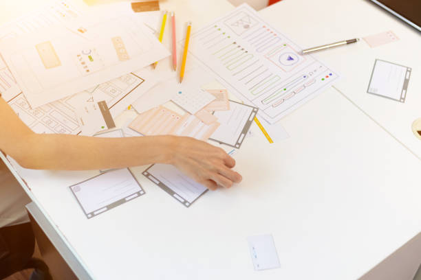 istock Mobile application developers are designing a ux ui system to make the display on the phone screen go smoothly because the ux ui system in a mobile phone affects the operation of various applications. 1484563350