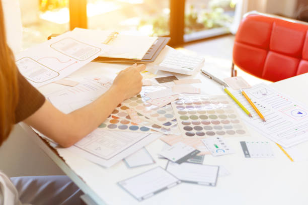 istock Mobile application developers are designing a ux ui system to make the display on the phone screen go smoothly because the ux ui system in a mobile phone affects the operation of various applications. 1484563389