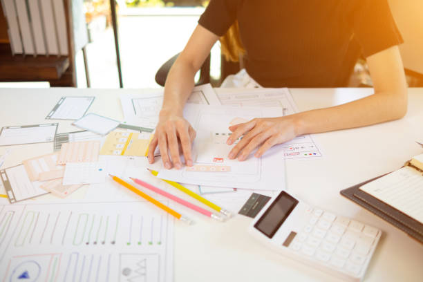 istock Mobile application developers are designing a ux ui system to make the display on the phone screen go smoothly because the ux ui system in a mobile phone affects the operation of various applications. 1484563392